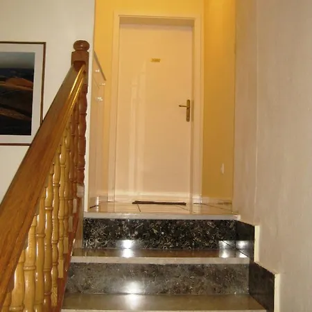 شقة Ban