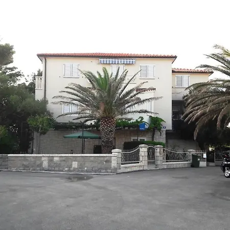 Ban Apartment *